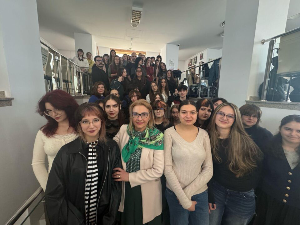 Expoziție a elevilor secției de Pictură a Colegiului de Artă „Ciprian Porumbescu”, la Muzeul Bucovinei