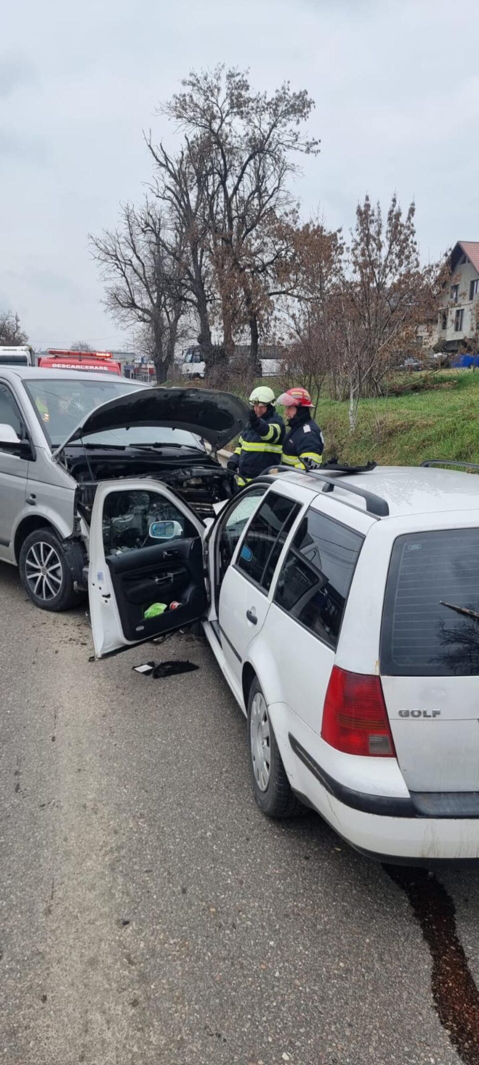 Accident provocat de un șofer care nu s-a asigurat la ieșirea din parcarea unei cafenele din Suceava Accident provocat de un șofer care nu s-a asigurat la ieșirea din parcarea unei cafenele din Suceava