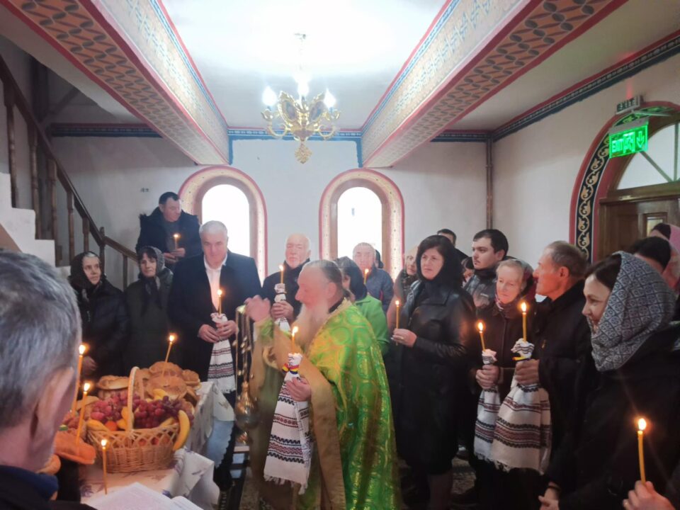 Victimele Masacrului de la Fântâna Albă au fost comemorate într-o slujbă la Biserica Ortodoxă din Parohia Tișăuți Victimele Masacrului de la Fântâna Albă au fost comemorate într-o slujbă la Biserica Ortodoxă din Parohia Tișăuți