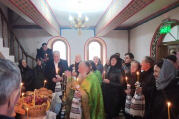 Victimele Masacrului de la Fântâna Albă au fost comemorate într-o slujbă la Biserica Ortodoxă din Parohia Tișăuți