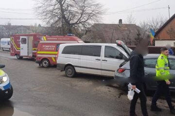 Patru persoane au ajuns la spital după un accident pe str. Gheorghe Doja