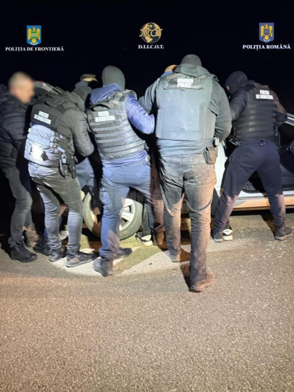 Mandate de arestare prelungite pentru toți cei prinși, în urma flagrantului în trafic de la Cumpărătura, cu țigări de contrabandă Mandate de arestare prelungite pentru toți cei prinși, în urma flagrantului în trafic de la Cumpărătura, cu țigări de contrabandă
