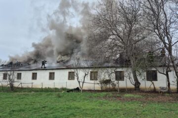 Incendiul de vineri de la atelierul de mobilă de la Ipotești
