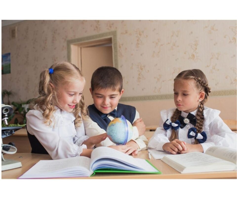 Au început înscrierile la clasa pregătitoare. Aproape 7.500 de copii devin, din toamnă, elevi Au început înscrierile la clasa pregătitoare. Aproape 7.500 de copii devin, din toamnă, elevi