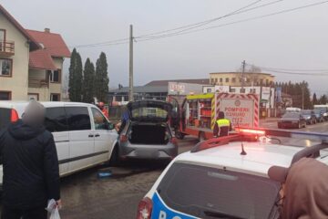 Patru răniți după ce o șoferiță nu s-a asigurat la indicatorul Stop