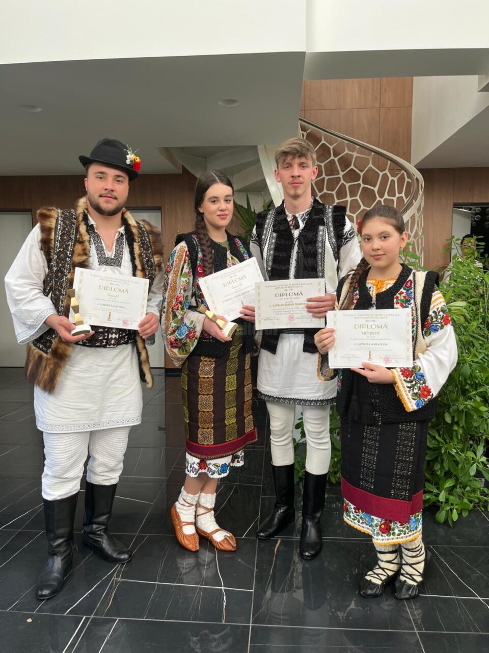 Elevi ai Școlii Populare de Artă ,,Ion Irimescu”, premiați la un concurs național desfășurat la Tg. Jiu