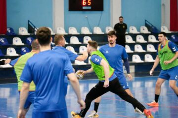 Universitarii pregătesc în liniște confruntarea cu Minaur