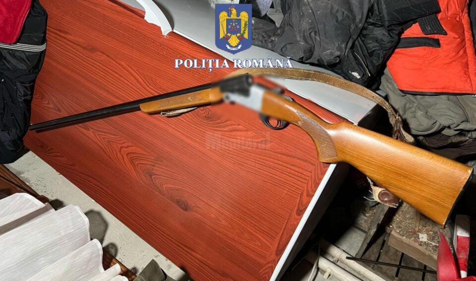 20 de arme deținute ilegal, multă muniție și peste 200 de trofee de vânătoare, ridicate ieri dimineață de la suceveni