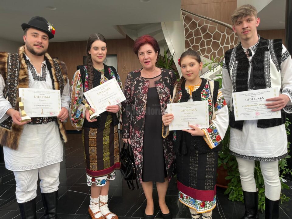 Elevi ai Școlii Populare de Artă ,,Ion Irimescu”, premiați la un concurs național desfășurat la Tg. Jiu