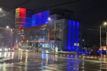 Cinci clădiri importante din Suceava au fost iluminate în albastru, de Ziua Internațională de Conștientizare a Autismului