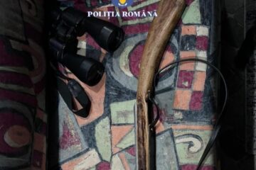 20 de arme deținute ilegal, multă muniție și peste 200 de trofee de vânătoare, ridicate ieri dimineață de la suceveni