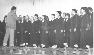 Cor dirijat de prof. Marian Palade