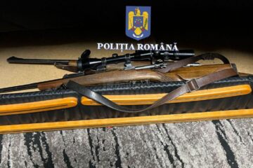 20 de arme deținute ilegal, multă muniție și peste 200 de trofee de vânătoare, ridicate de la suceveni