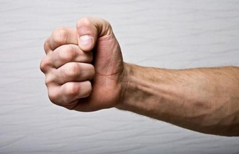 Și-a agresat soția și pe unul dintre cei 8 copii, dar a scăpat de pușcărie. Foto aflacum.ro Și-a agresat soția și pe unul dintre cei 8 copii, dar a scăpat de pușcărie. Foto aflacum.ro