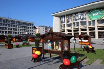 Fără ouă colorate, „mușcate spânzurate” și iepuri din sârmă cu beteală, de Paște, în Suceava