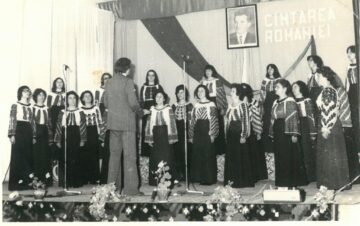 Cor dirijat de prof. Marian Palade
