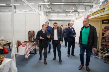 Președintele CJ Suceava, Gheorghe Șoldan, a participat la deschiderea Târgului AgroExpo Bucovina din parcarea Jumbo, în Șcheia