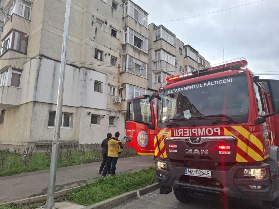 Incendiu la o garsonieră din Fălticeni