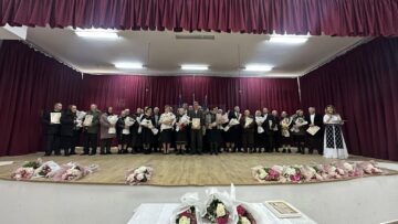 Primarul Vasile Iliuț a premiat 18 cupluri care au împlinit 50 de ani de căsătorie