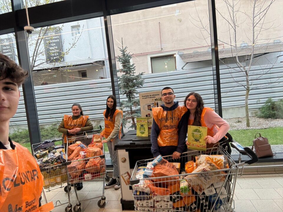 Peste 6 tone de alimente au fost donate de suceveni, în doar trei zile, pentru oameni nevoiași