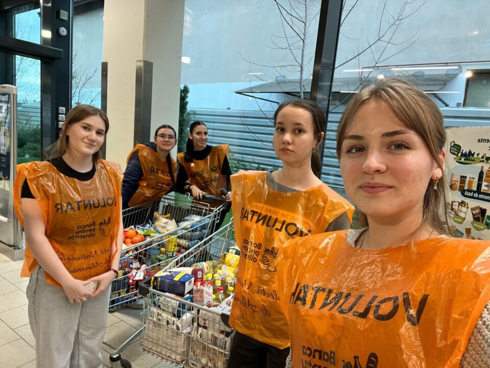 Peste 6 tone de alimente au fost donate de suceveni, în doar trei zile, pentru oameni nevoiași