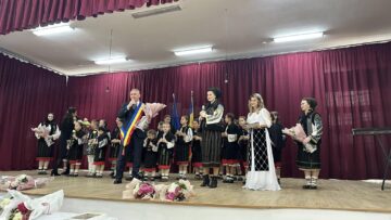 Primarul Vasile Iliuț a premiat 18 cupluri care au împlinit 50 de ani de căsătorie
