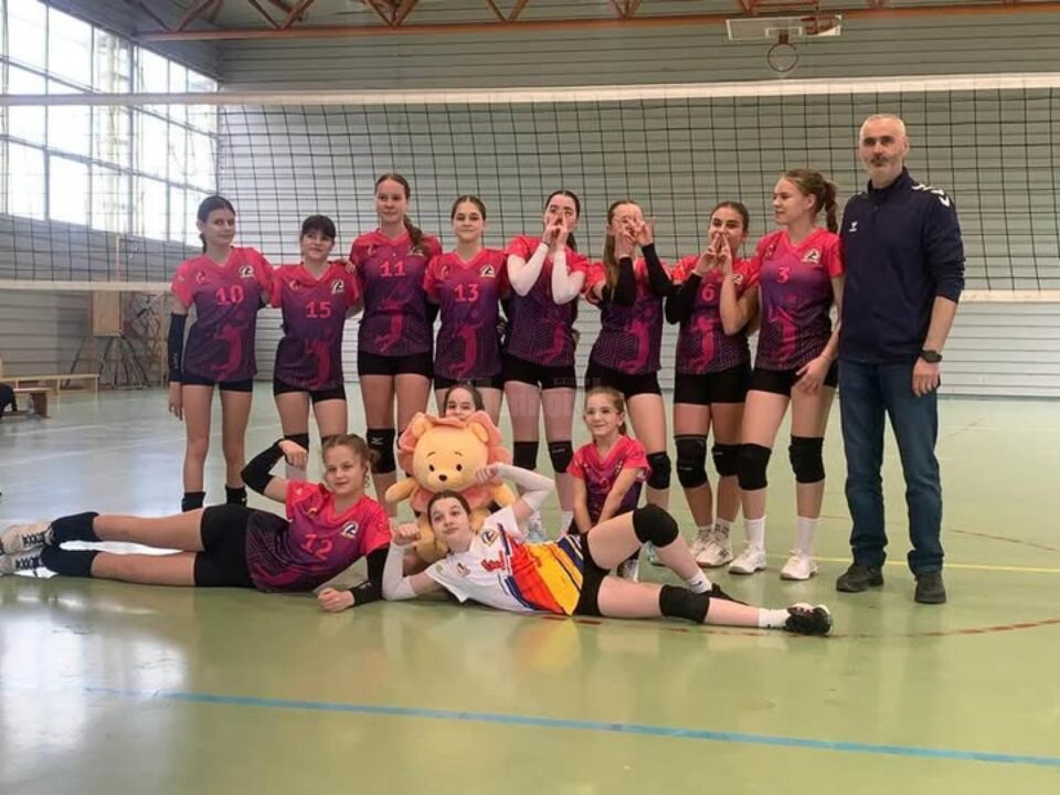 Echipa de volei fete a Școlii Gimnaziale ,,Ion Creangă“ Suceava s-a calificat la turneul final al ONSȘ Echipa de volei fete a Școlii Gimnaziale ,,Ion Creangă“ Suceava s-a calificat la turneul final al ONSȘ