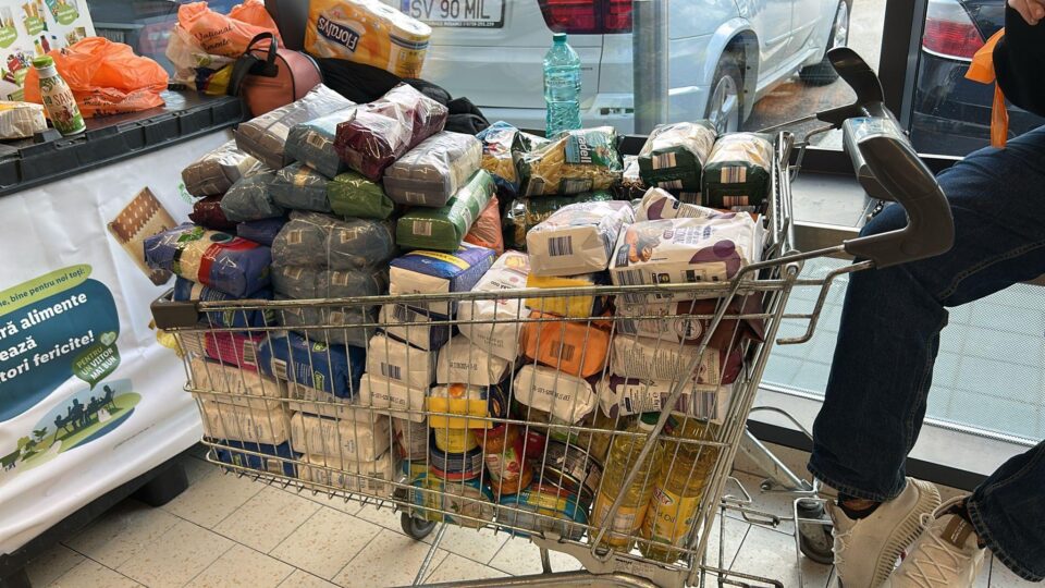Peste 6 tone de alimente au fost donate de suceveni, în doar trei zile, pentru oameni nevoiași
