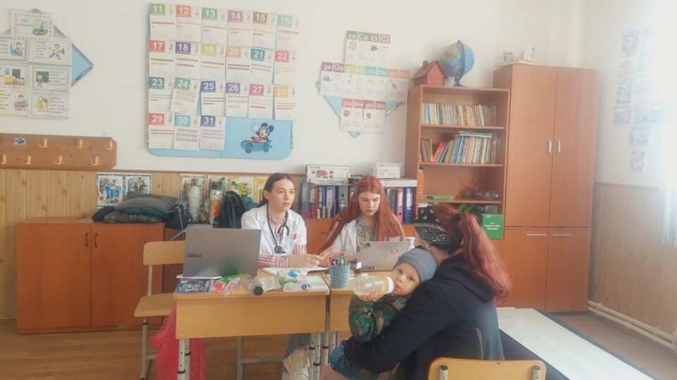 Caravană medicală pediatrică la Vulturești: 95 de copii consultați gratuit de o echipă de specialiști voluntari