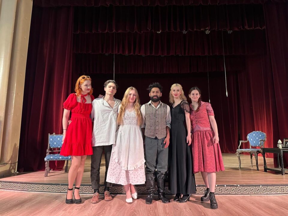 „Cehov – 3 Comedii”, pe scena Casei de Cultură din Rădăuți, cu actori de la Târgu Mureș