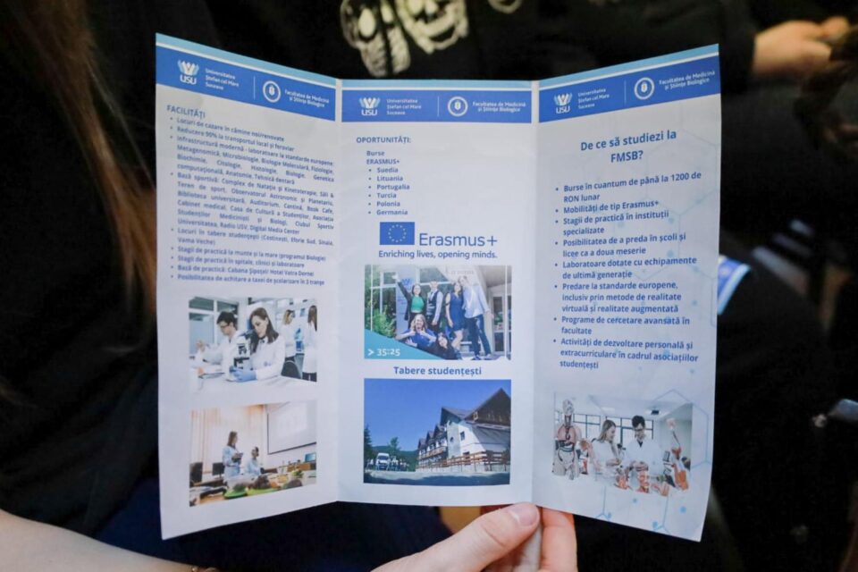 Știință, educație și viitor: Facultatea de Medicină și Științe Biologice, în dialog cu elevii liceului din Liteni