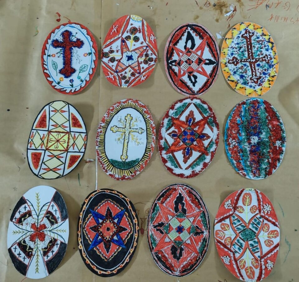 Atelierele creative cu tema „Tradiții și obiceiuri de Paște”, la Muzeul Etnografic Hanul Domnesc