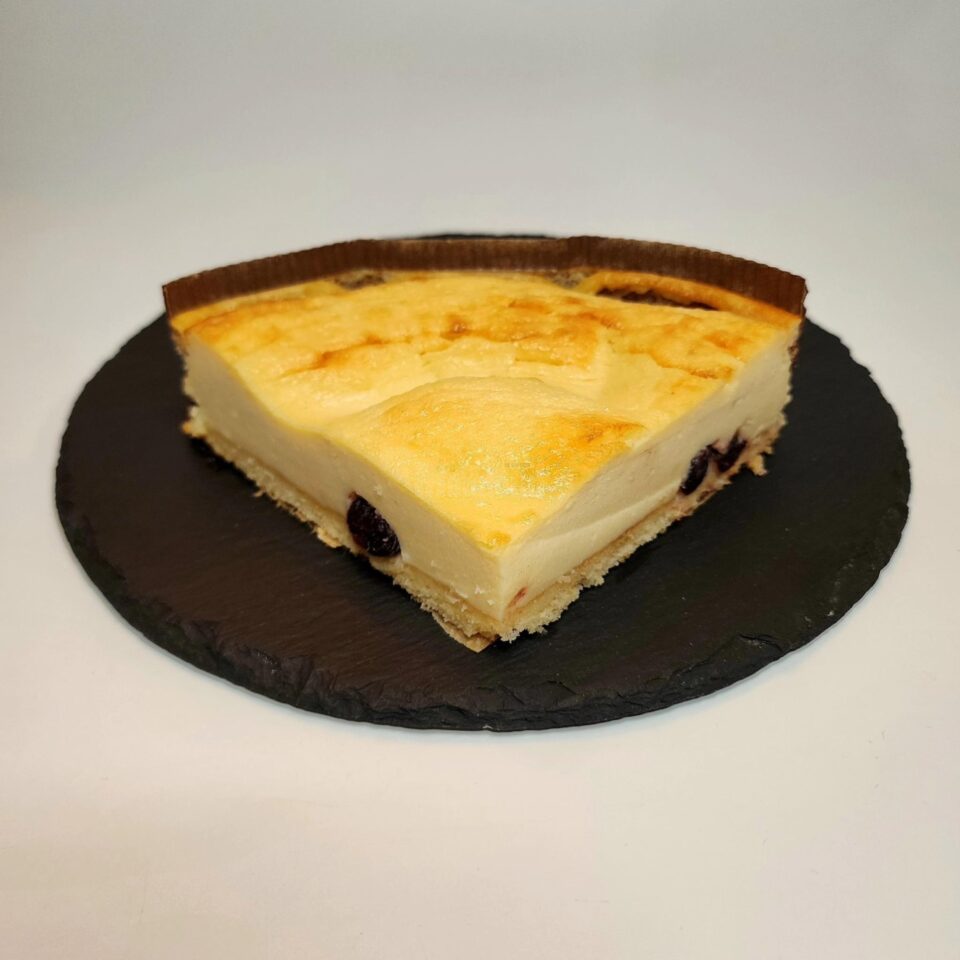 Comandă bunătăți pentru Paște de la Royal Sweets: pască și deserturi savuroase