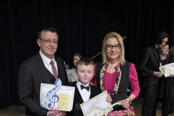 Elevul Ioan Corbuleac, din Marginea, a castigat trofeul Tinere talente
