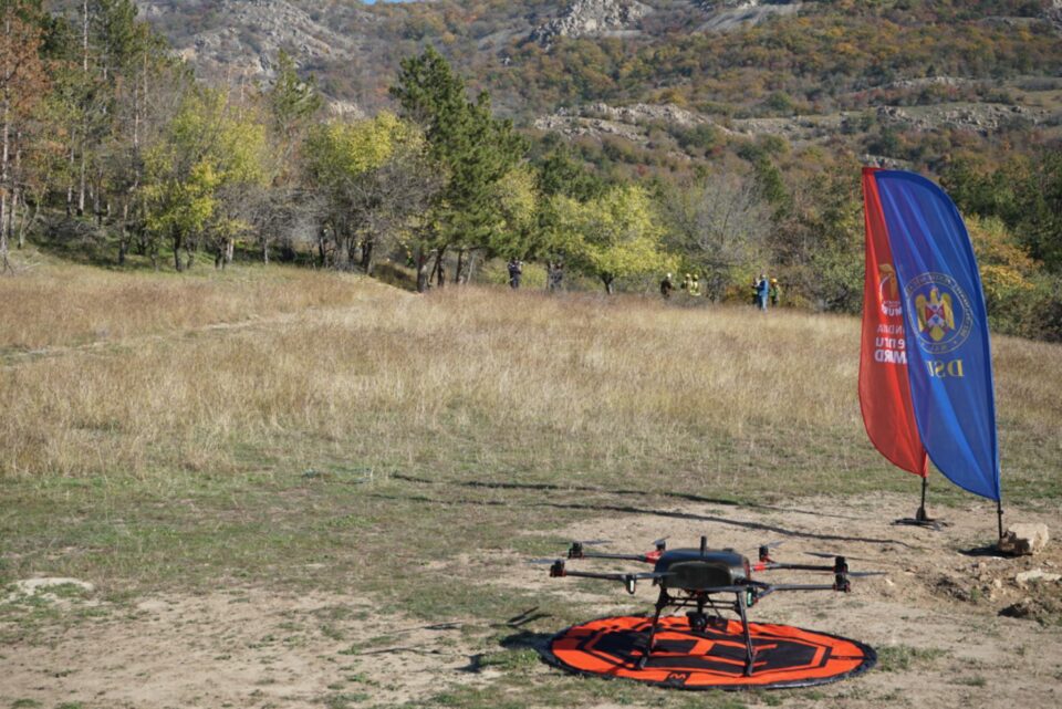 Dronele CERBERUS, echipate cu senzori RGB și termici, care permit detectarea în timp real a focarelor de incendiu și a prezenței umane sau animale în perimetrele de risc