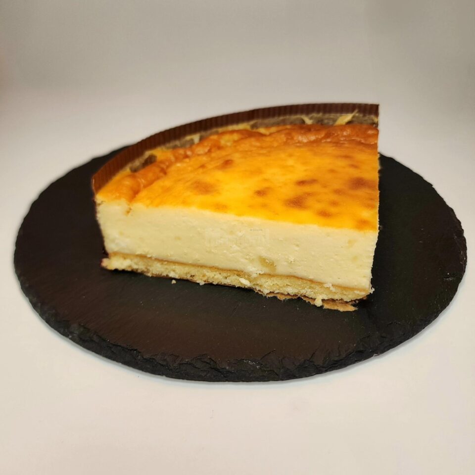Comandă bunătăți pentru Paște de la Royal Sweets: pască și deserturi savuroase