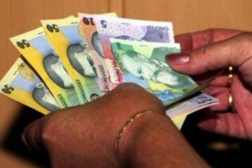Persoane păgubite cu diferite sume de bani de escroci