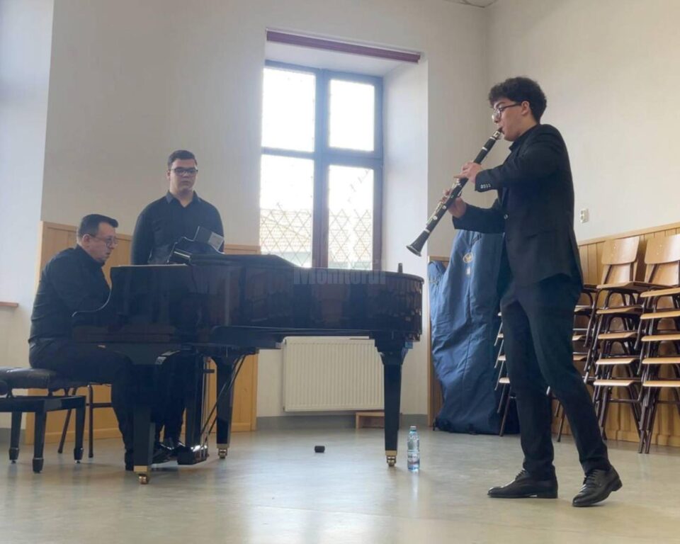 Elevi instrumentiști ai Colegiului de Artă, succes la olimpiada națională de la Galați