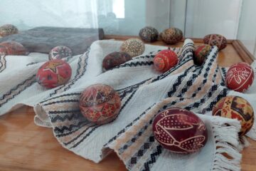 Expoziția „Oameni, locuri, obiceiuri” – tradiție și spiritualitate la Muzeul Apelor