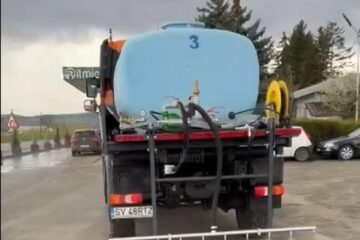 Utilaj de salubrizare cu funcțiuni de măturare și spălare
