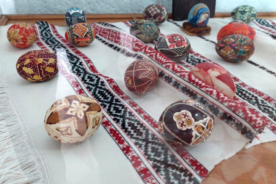 Expoziția „Oameni, locuri, obiceiuri” – tradiție și spiritualitate la Muzeul Apelor