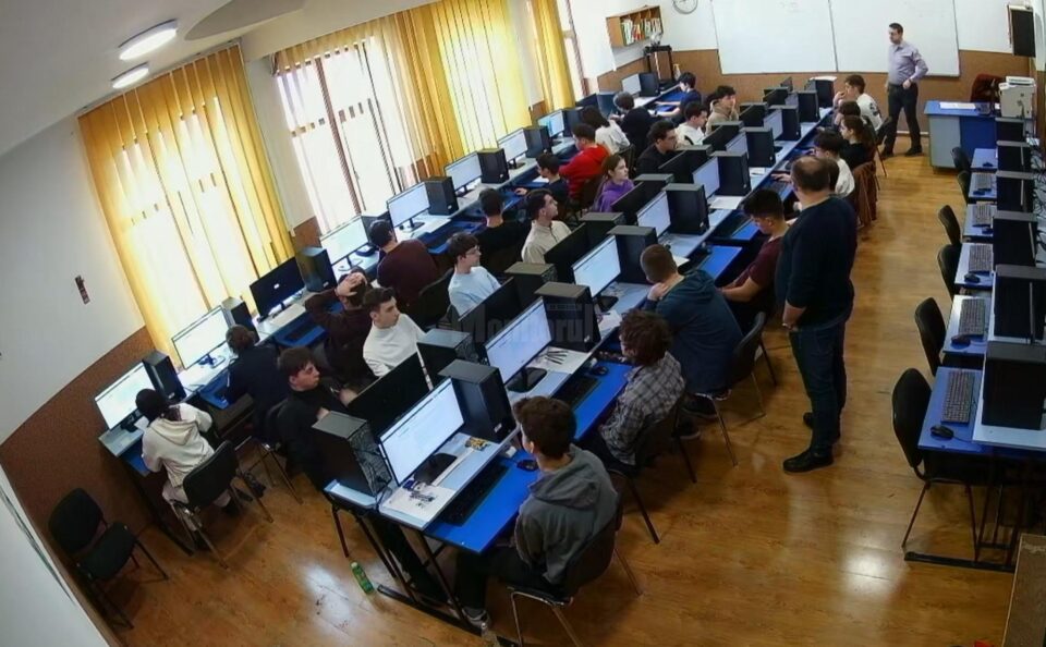 Cei mai buni 20 de elevi programatori se pregătesc pentru Olimpiada Națională de Informatică Cei mai buni 20 de elevi programatori se pregătesc pentru Olimpiada Națională de Informatică