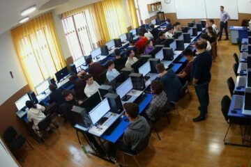 Cei mai buni 20 de elevi programatori se pregătesc pentru Olimpiada Națională de Informatică