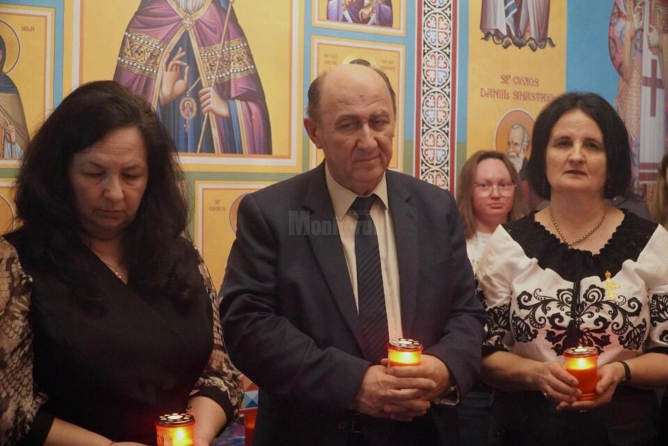 „Zece candele în pridvorul recunoștinței” – Zi de sărbătoare și lumină ierarhică la Paraclisul cu hramul Sfinților Ierarhi Calinic și Nectarie de la Colegiul Tehnic ,, Ferdinand 1 “, Rădăuți