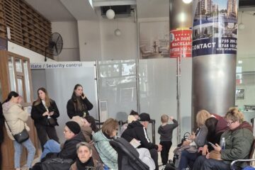 180 de pasageri au fost nevoiți să aștepte 10 ore în aeroportul Suceava după o defectiune la aeronava care trebuia să opereze zborul Suceava - Londra
