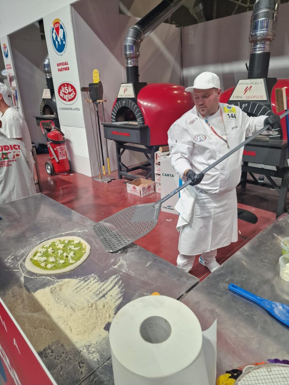 Sergiu Iftodi a concurat la categoria ”Pizza clasică”, pe care a realizat-o realizată cu un aluat direct, fără prefermenți, fără aditivi sau amelioratori