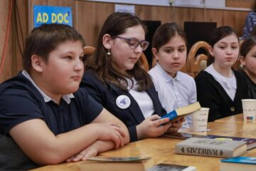 „Un ceai, o carte, o prăjitură” – O întâlnire literară la Liceul Tehnologic „Iorgu Vârnav Liteanu” din Liteni