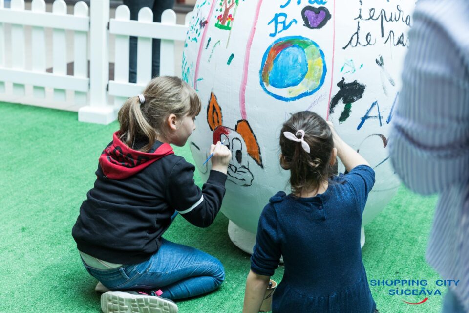 Pictură pe ouă gigant, întâlniri cu Rilă Iepurilă și premii atractive, la Shopping City Suceava