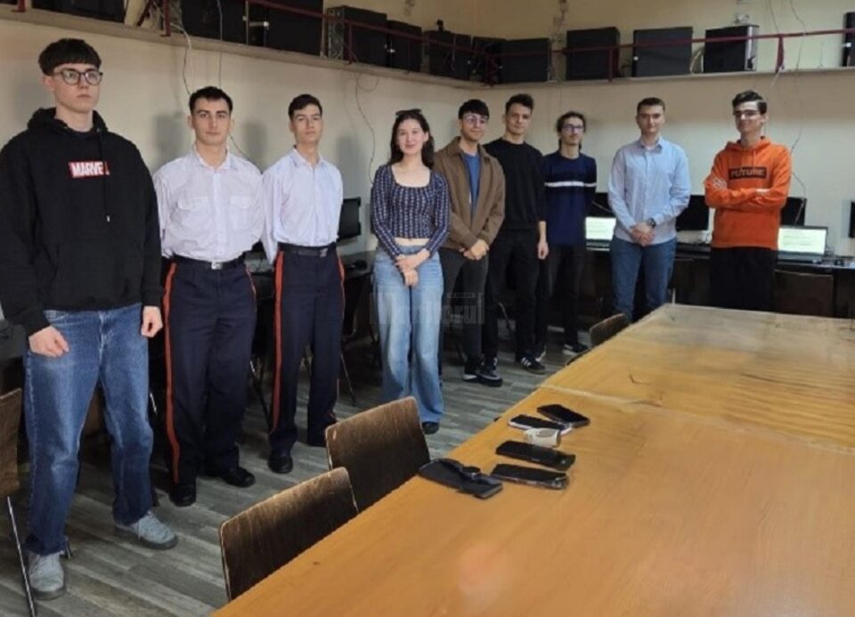 Suceava participă cu șapte elevi la Olimpiada de Informatică Aplicată