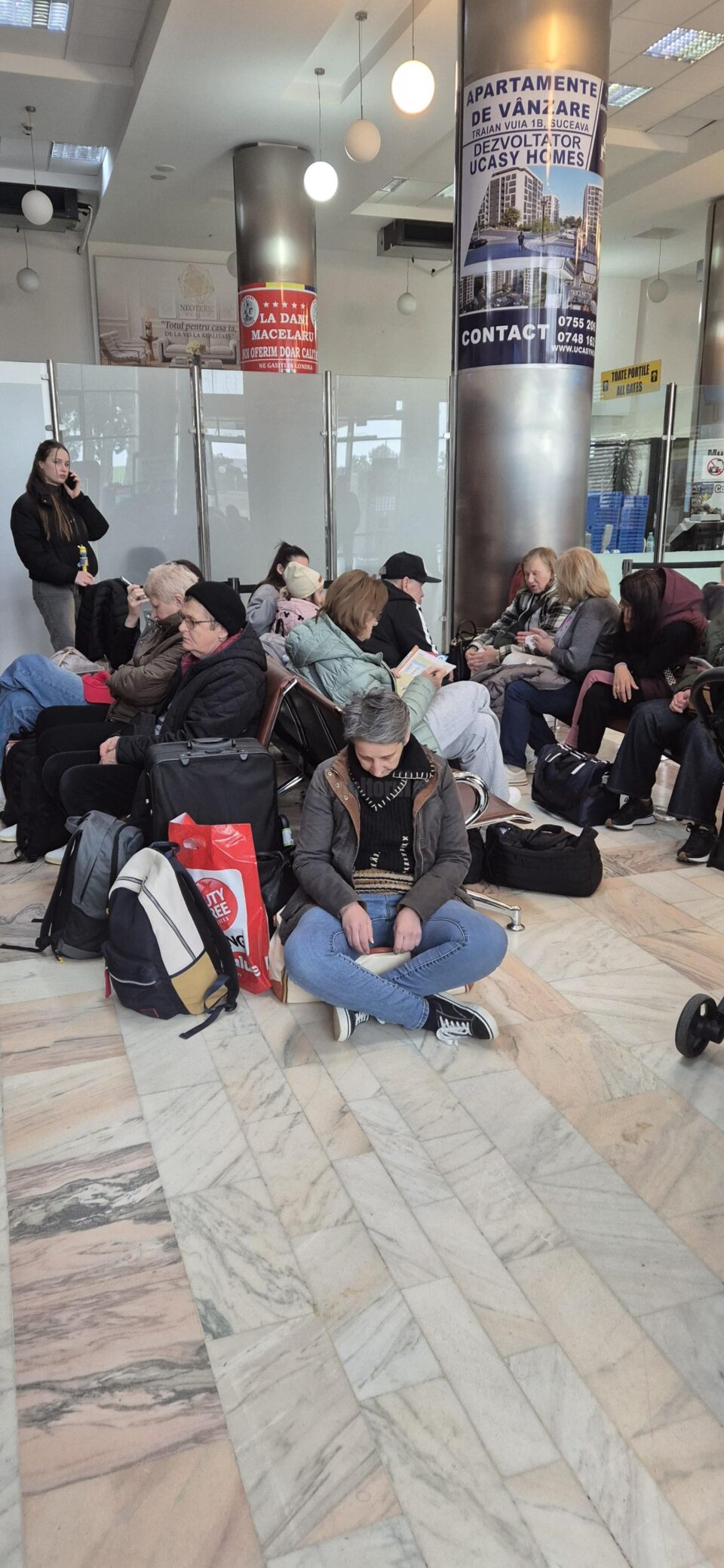 180 de pasageri au fost nevoiți să aștepte 10 ore în aeroportul Suceava după o defectiune la aeronava care trebuia să opereze zborul Suceava - Londra
